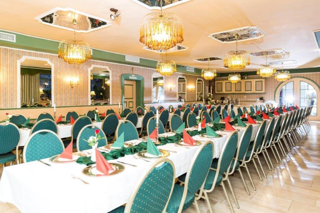 Hotel-Gasthof Zur Post Фельбург Екстер'єр фото