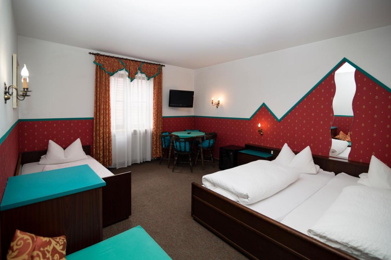 Hotel-Gasthof Zur Post Фельбург Екстер'єр фото