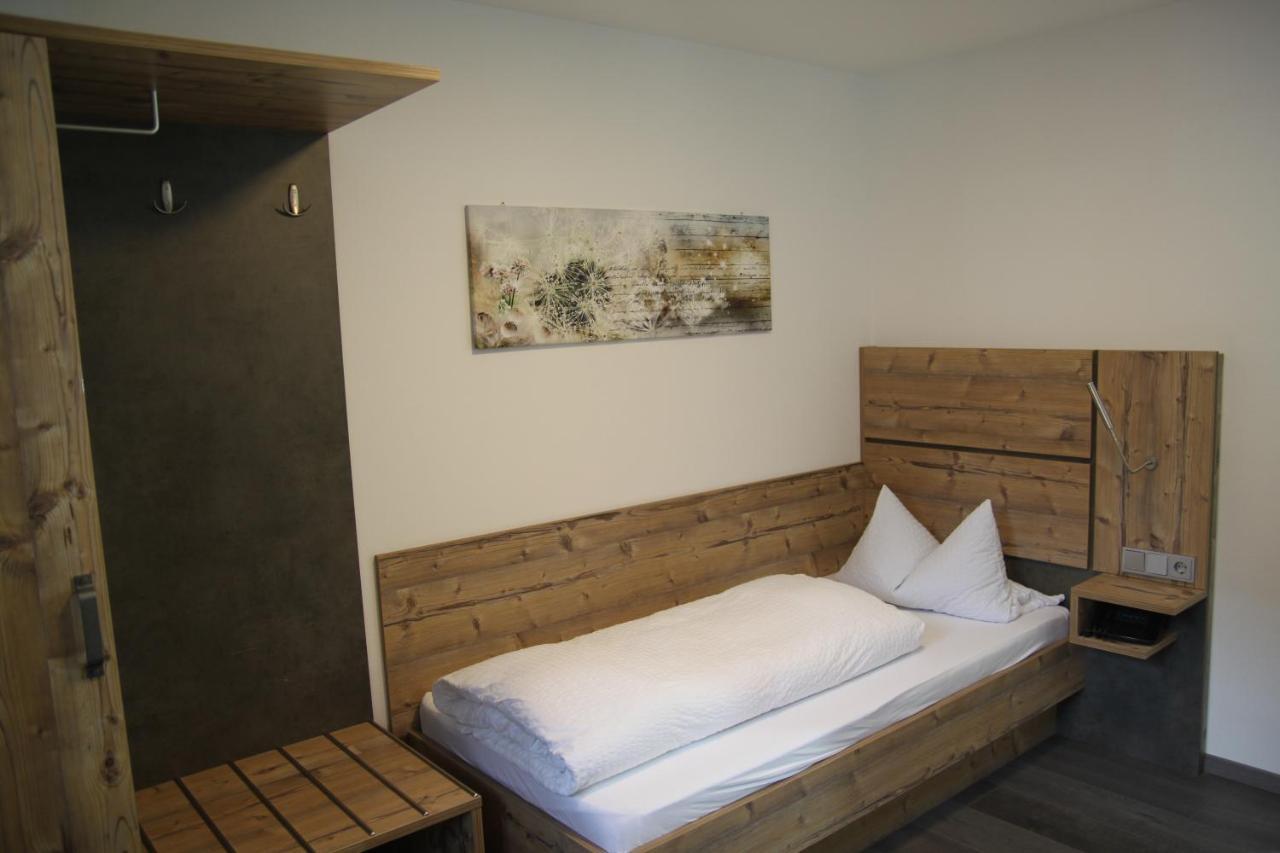 Hotel-Gasthof Zur Post Фельбург Екстер'єр фото