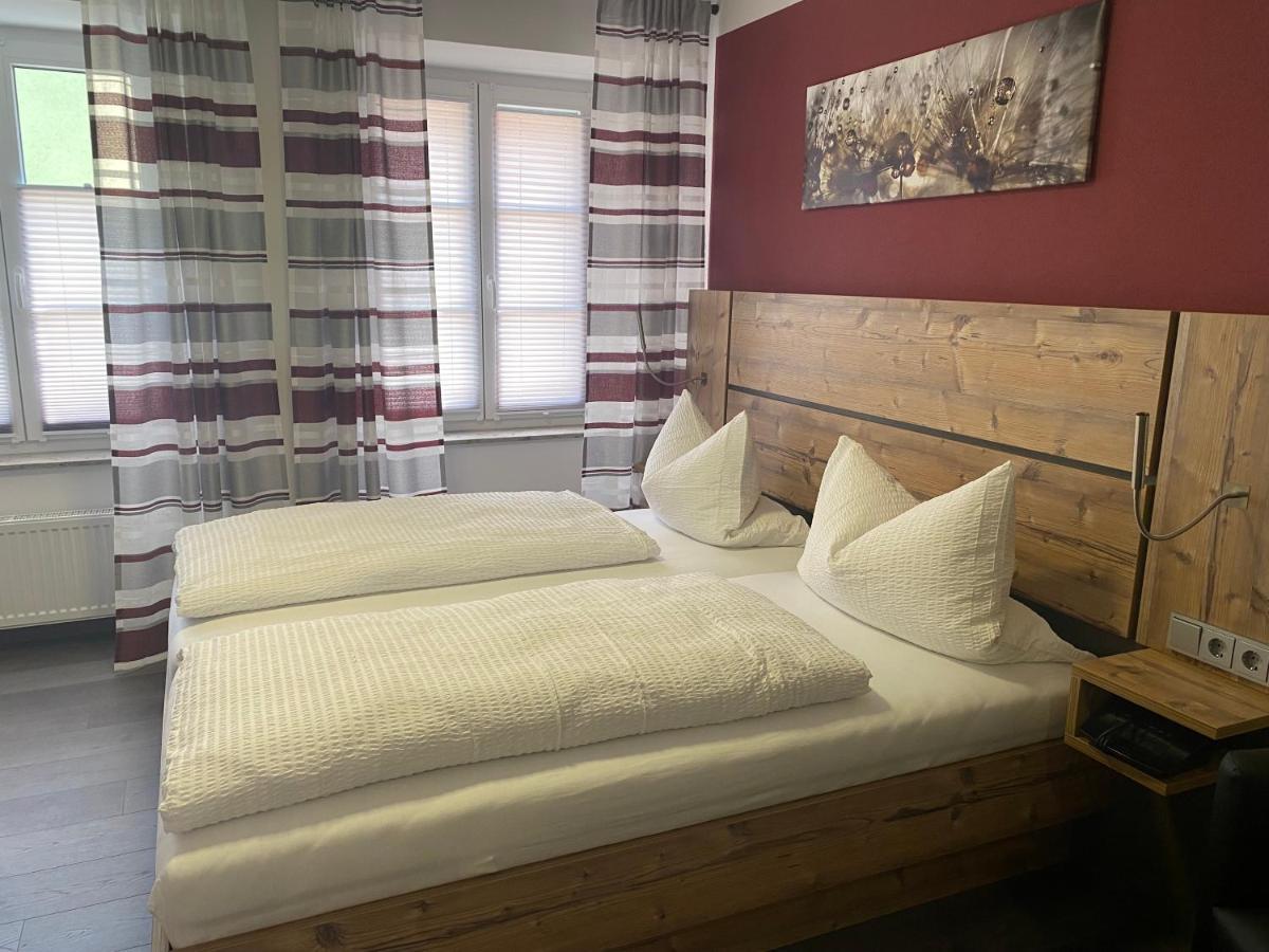Hotel-Gasthof Zur Post Фельбург Екстер'єр фото