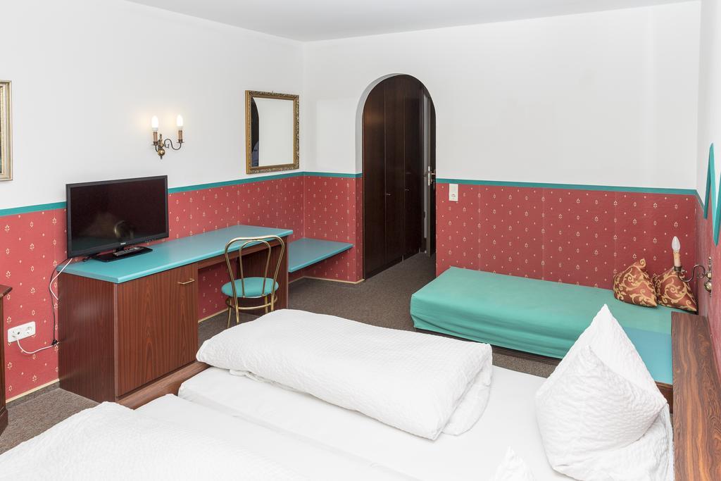 Hotel-Gasthof Zur Post Фельбург Екстер'єр фото