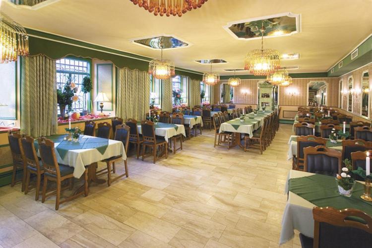 Hotel-Gasthof Zur Post Фельбург Екстер'єр фото