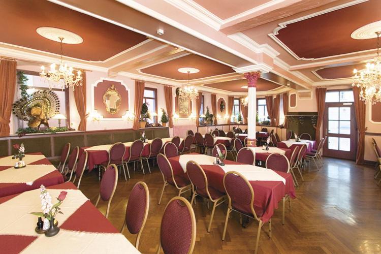 Hotel-Gasthof Zur Post Фельбург Екстер'єр фото